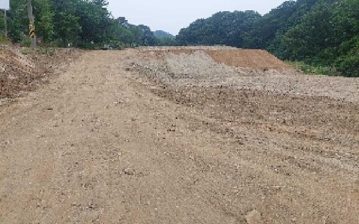 이건 6필지 토지는 서로 인접한 토지이며 대지(공장부지) 용도로 토지공사를 한 것으로 관찰됨