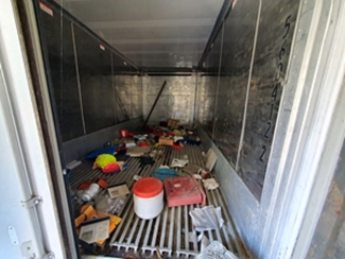 기호50,51 양지상 제시외 판넬조 판넬지붕 단층창고 및 컨테이너 2개를 이용한 단층창고(내부)