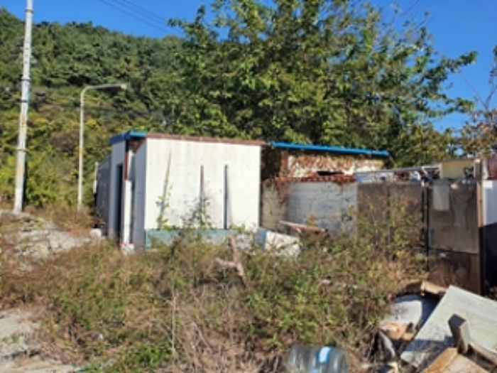 기호50,51 양지상 제시외 판넬조 판넬지붕 단층창고 및 컨테이너 2개를 이용한 단층창고