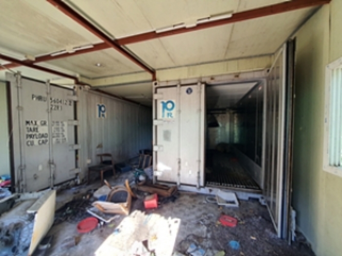 기호50,51 양지상 제시외 판넬조 판넬지붕 단층창고 및 컨테이너 2개를 이용한 단층창고(내부)