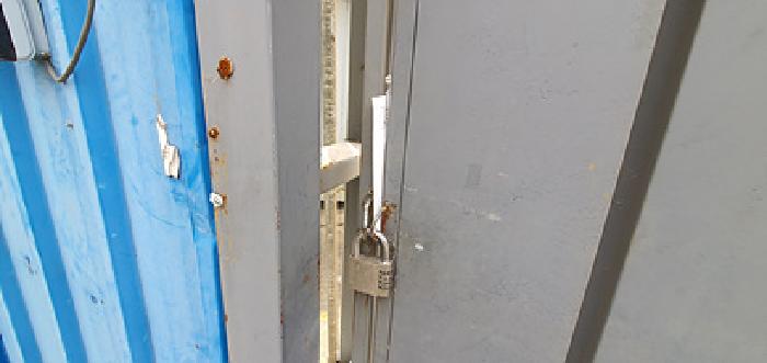 3/24일 방문시 입구문에 게시한 안내문이 그대로 있음(3/28일)