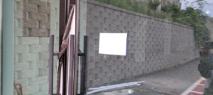 목록8 건물 출입구(안내문 부착)