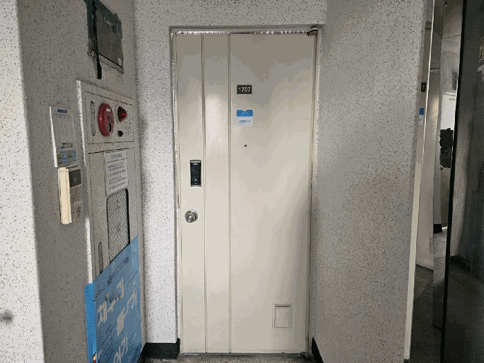 본건 현관 전경