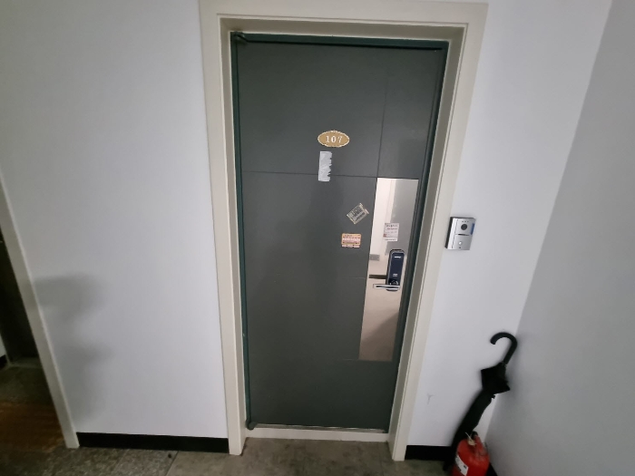 목록1. 107호 출입문