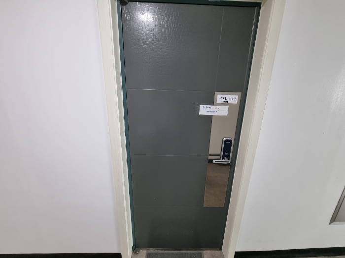 목록1. 109호,110호 출입문