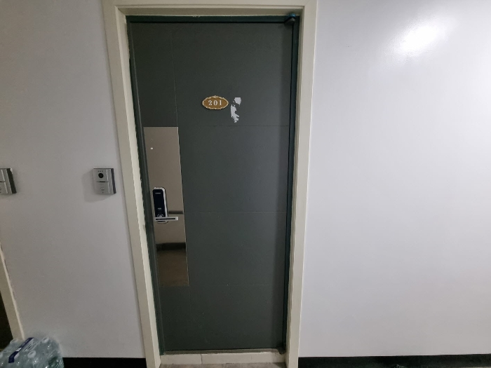 목록1. 201호 출입문