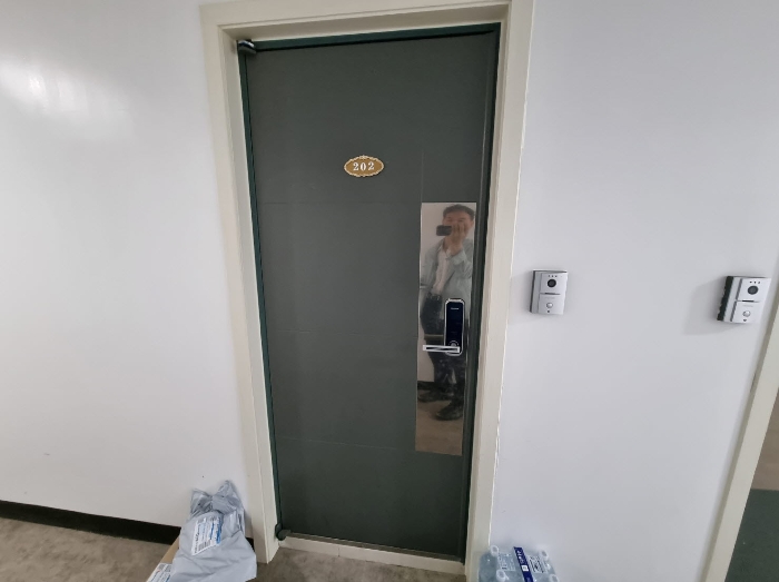 목록1. 202호 출입문