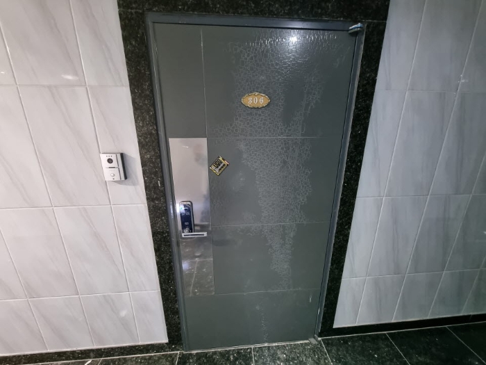 목록1. 306호 출입문