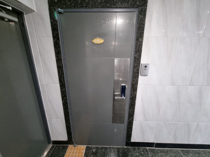 목록1. 307호 출입문