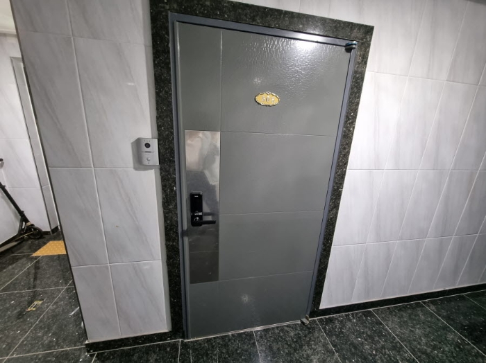 목록1. 505호 출입문