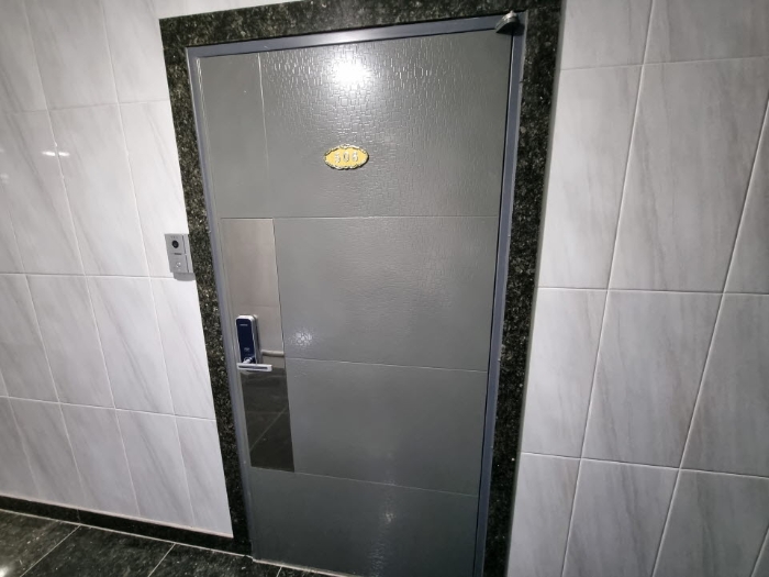 목록1. 506호 출입문