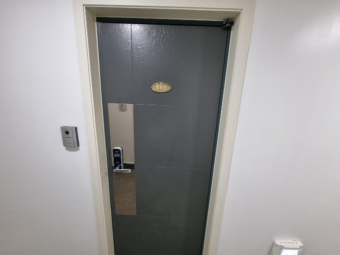 목록1. 103호 출입문