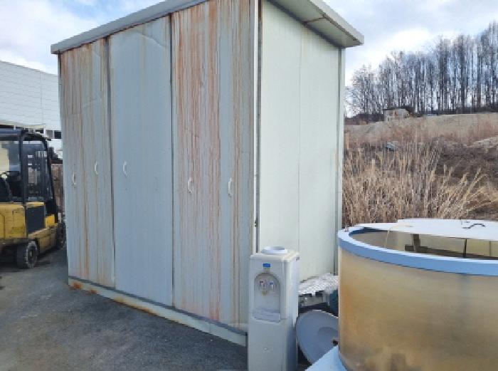 제시외 창고 모습2