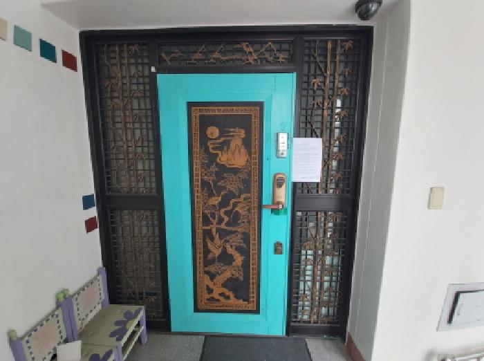 3층 세대 출입문 및 안내문 부착