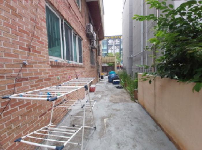 대문 안쪽 모습