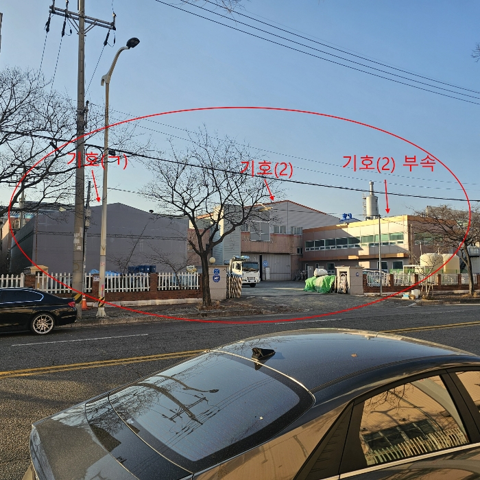 [본건 전경 및 제시외건물 기호(ㄱ)]