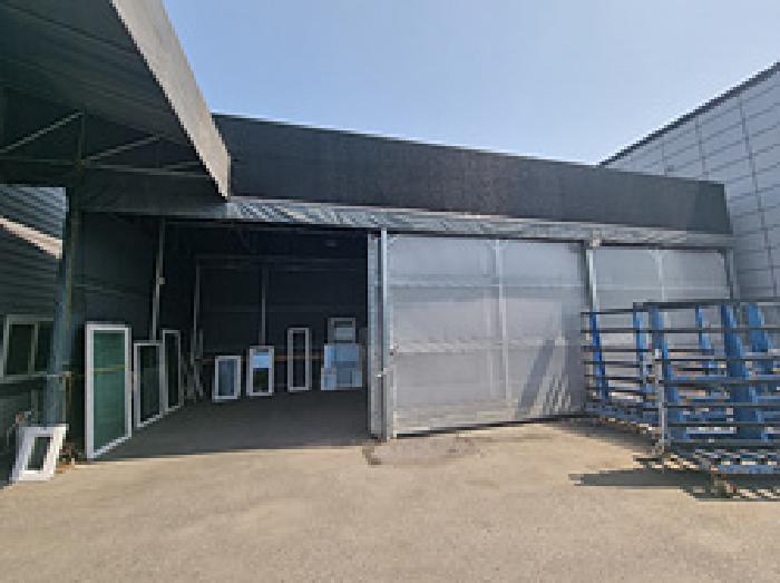 단층공장과 부속건물 사이 제시외 건물