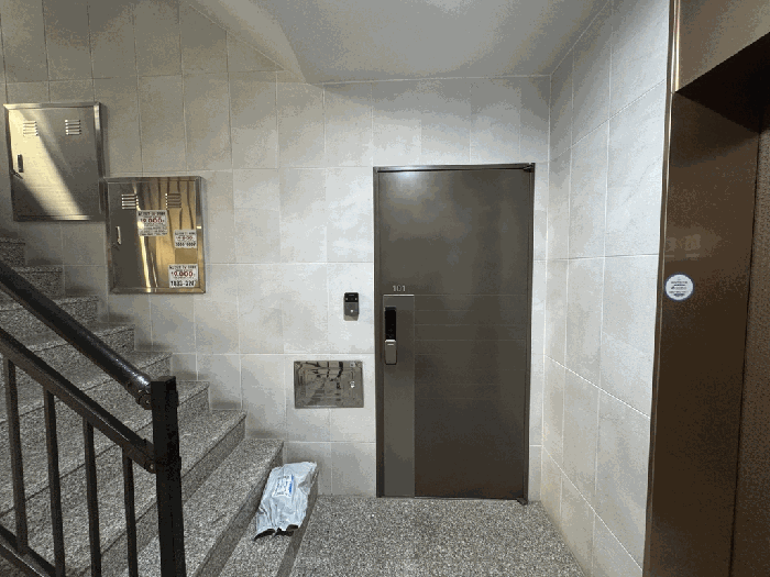 본건 현관 전경