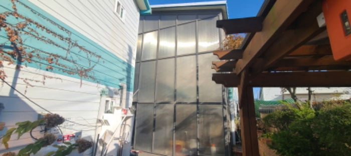 목록 2 건물과 연결된 제시외 가건물 전경