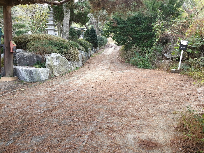 북서측으로 접한 현황 도로(지목:대)