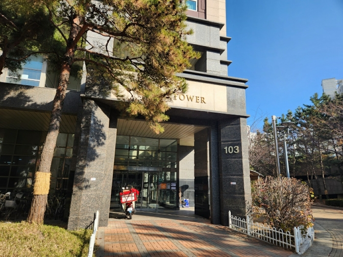 기호(2) 건물 출입구 전경