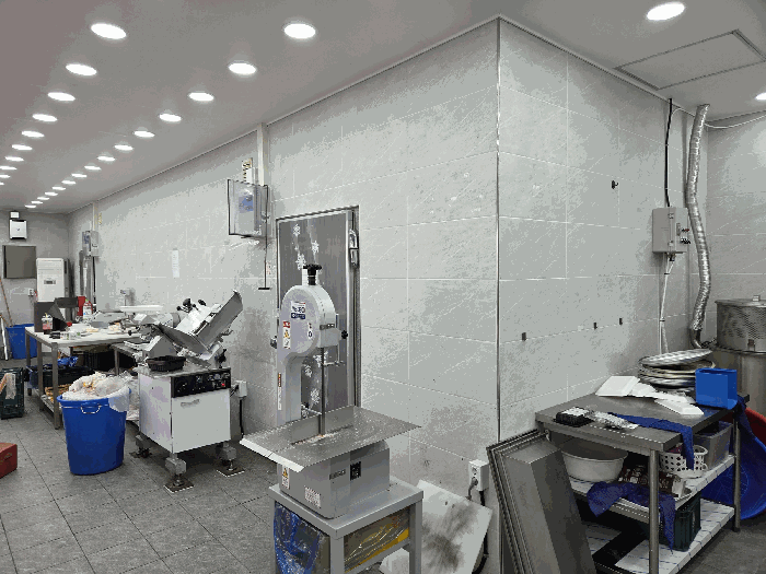 [평가제외 건물 (a), (축산물직판장 내 냉동고 및 냉장고)]