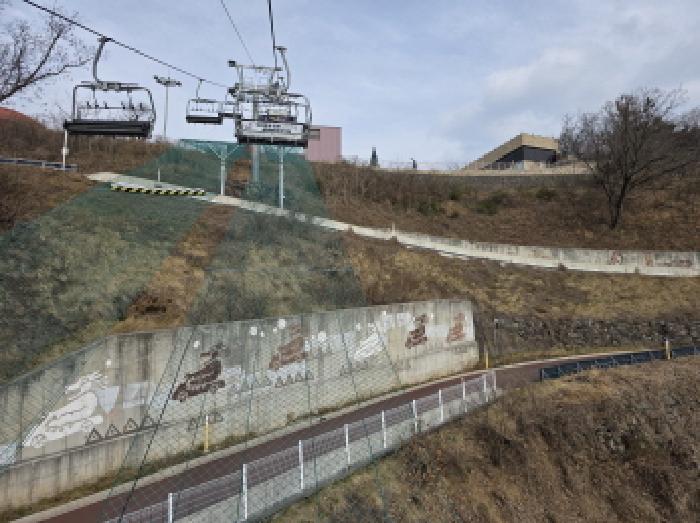 이건 부동산 일대 체어리프트기 기계 및 시설 전경