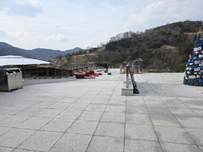 제시외 지상 구조물 등 사진