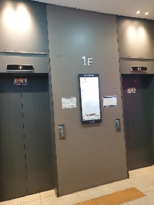 1층 안내판 및 엘리베이터 입구
