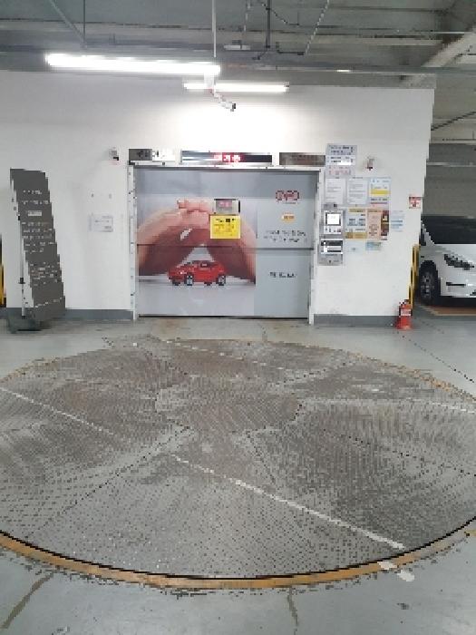 지하3층으로 내려가는 기계식 입구