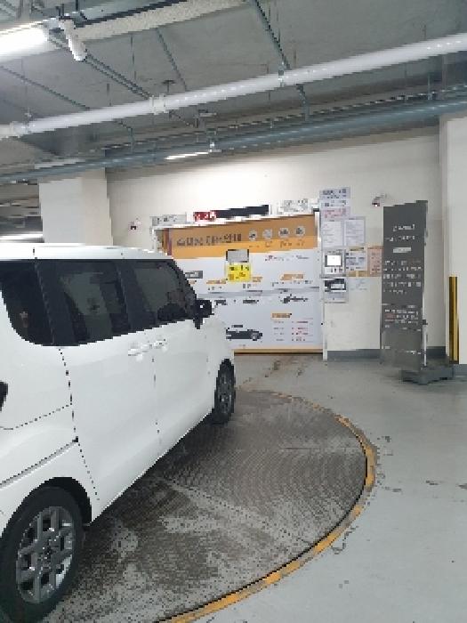 지하3층으로 내려가는 기계식 입구