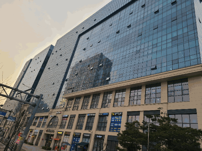 본건 구분건물 전경