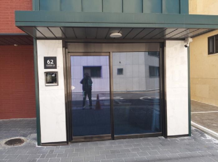 * 본건 목적물 전경(1층 출입구)