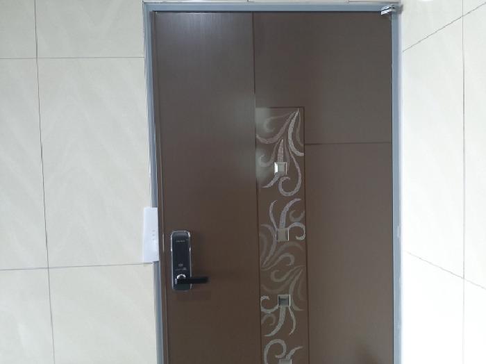 * 본건 목적물 전경(1층 현관문)