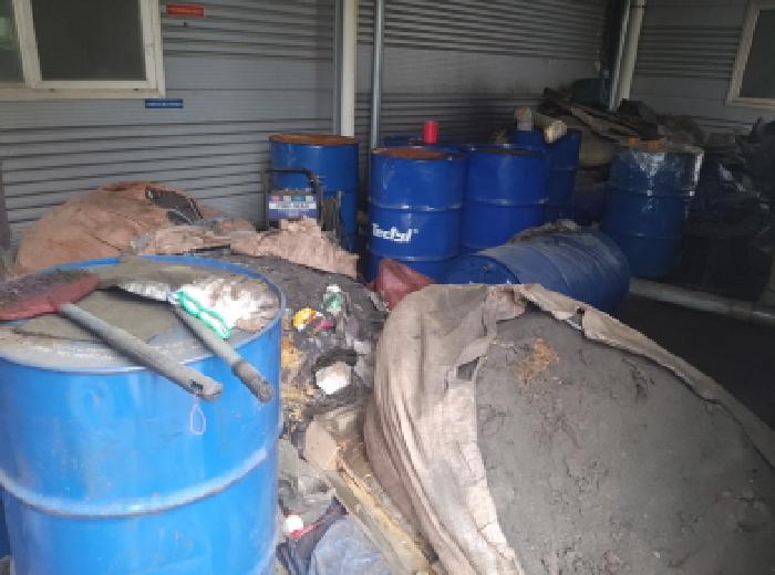 * 본건 목적물 1. 지상 천막창고 내부 전경