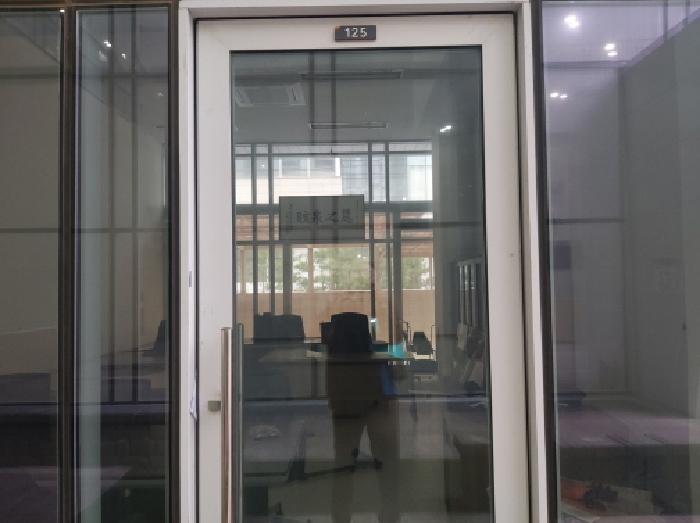 * 본건 목적물 125호 출입문 전경