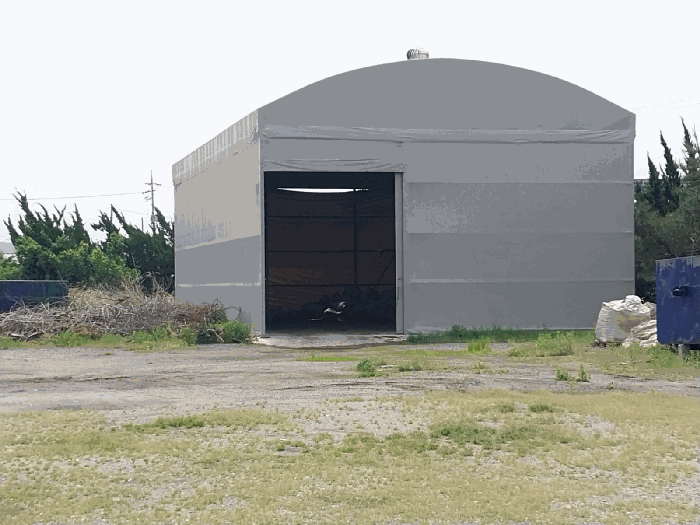 본 건 전 경
(파이프조 천막지붕 창고)