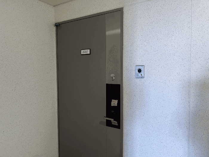 본건 현관 문패