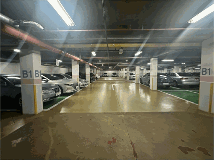 본건 단지내 지하 주차장 전경