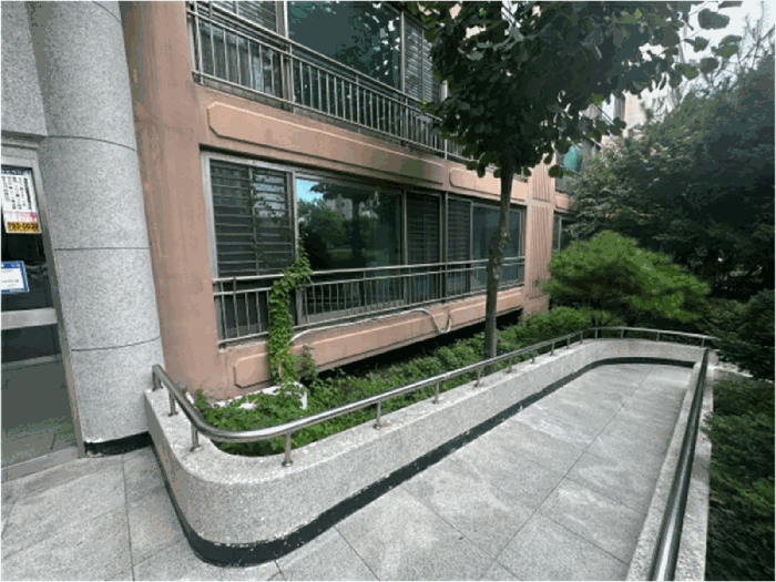 본건(102호) 전경