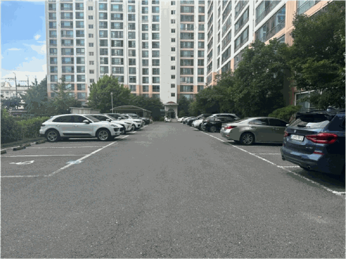 본건 단지내 지상 주차장 전경