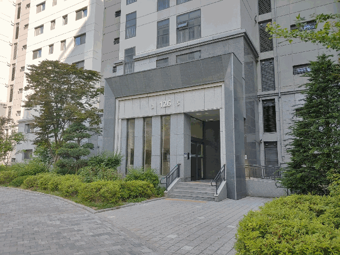 1층 공용출입구 전경