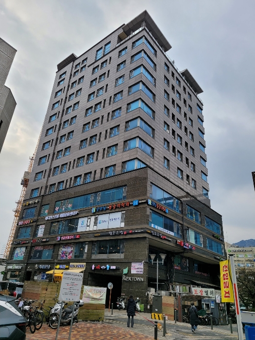 본 건물 전경