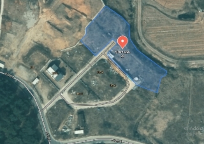 부동산 표시목록 9번-택지용도로 보이며 잡초가 많이 있음