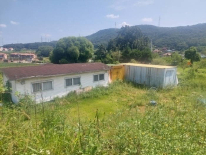 부동산 표시목록 7번 - 주택과 컨네이너 존재