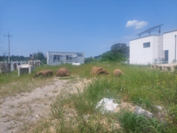 부동산 표시목록 8번-2층주택 좌측 부지