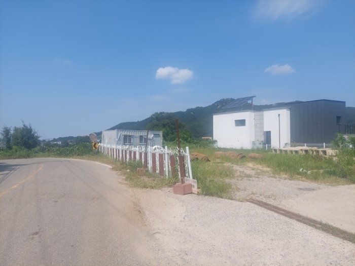 부동산 표시목록 8번-2층주택 좌측 부지