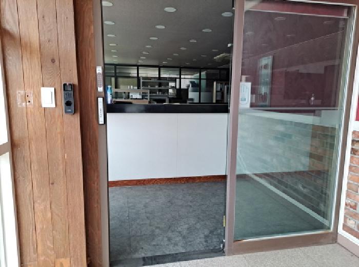 목록 3 2층 출입문