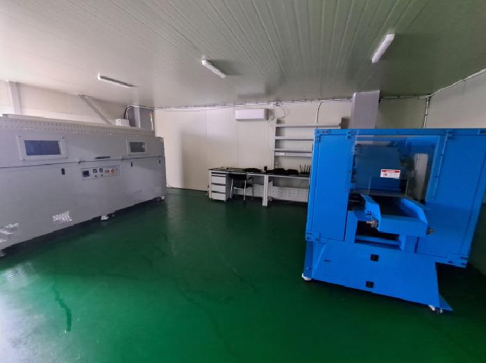 목록 2 내부 남서쪽 조립식 창고 내부