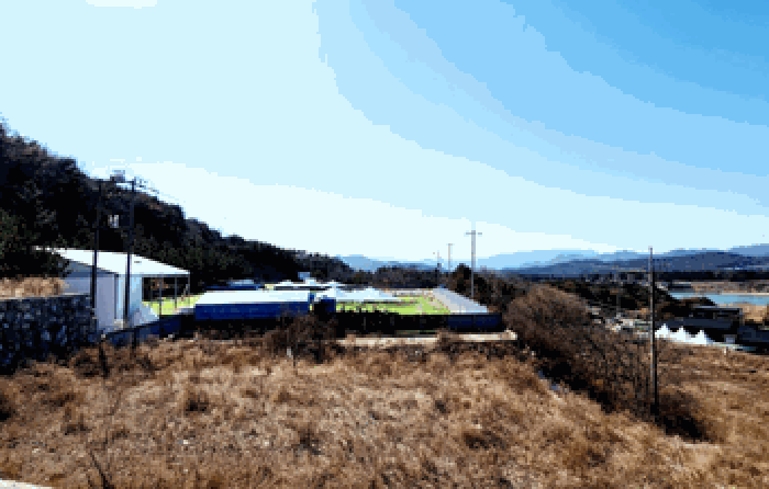 【 본건 전경(본건 남북동측에서 촬영) 】